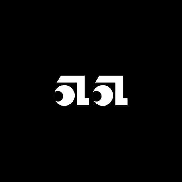 Geometric logo with anthropomorphic eye animation on instagram.com